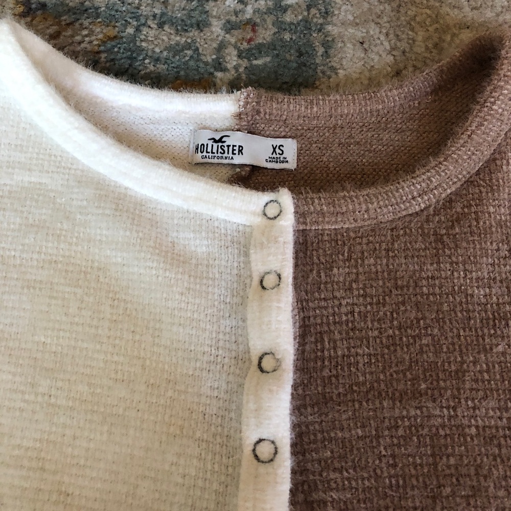 XS Hollister sweaters in like new condition